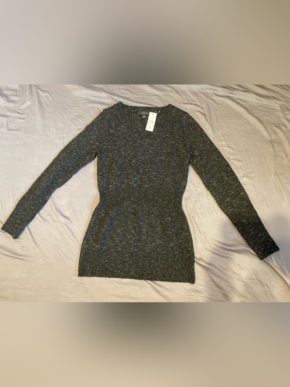 Ann Taylor black white knit v-neck sweater, size XS